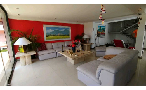 Casa En Venta Urb El Placer 5h/6b/3p Piscina