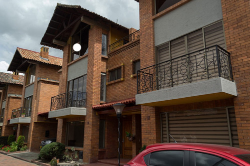 Vendo Casa Quinta En Chia Amplia $770 Millones. Recibo Permuta En Parte De Pago. Proponga  