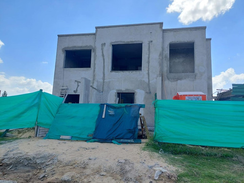 Imagen 2 de 29 de Casa En 2 Plantas A Estrenar