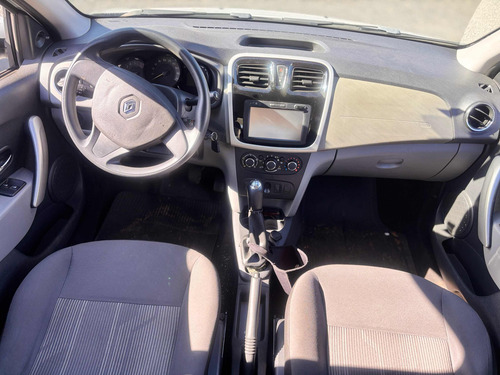 Renault Logan 1.6 Expression Hi-power 4p