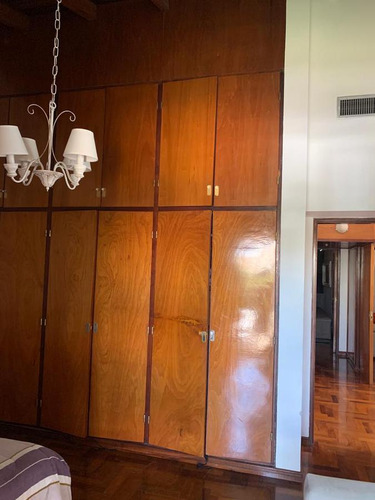 Casa En Venta De Cuatro Dormitorios En Alejandro Centeno, Zona Norte