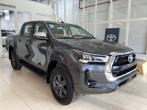 Imagen 8 de 16 de Toyota Hilux 4x2 D/c Srv 2.8 Tdi 6a/t My 2022 Mr
