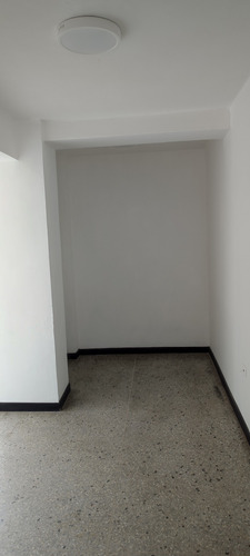 Imagen 6 de 7 de Se Alquila Oficina En Las Avenidas Al02-996sc-rbar