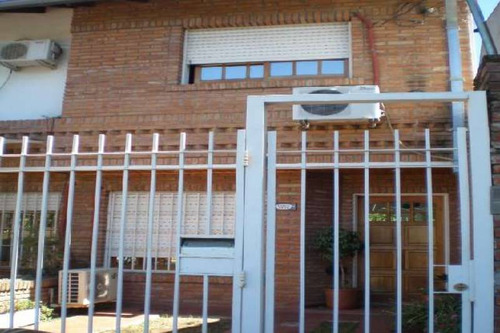 Triplex En Venta En Villa Luzuriaga