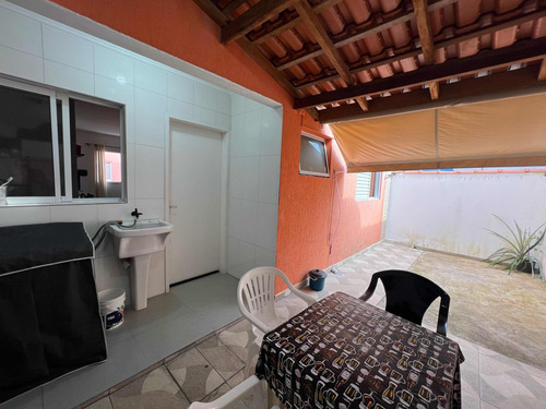 Apartamento Térreo 2 Dormitórios Com Quintal
