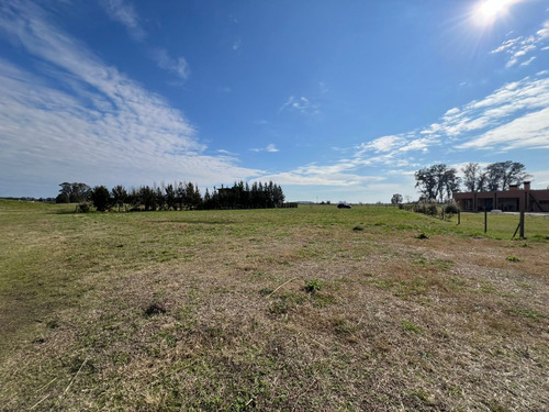 Se Vende Lote En Barrio Cerrado Frente A La Laguna.