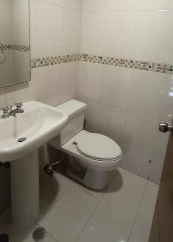 Townhouse En Alquiler El Castaño