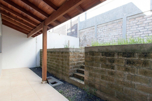 Casa Em Porto Alegre Com 3 Dormitórios - Lu430955