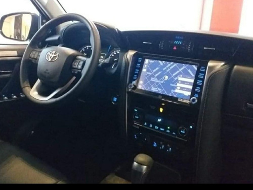 Imagen 5 de 13 de Toyota Sw4 2022 2.8 Srx 177cv 4x4 7as At