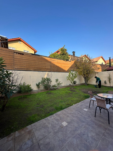 Casa Con Vista Despejada Frente Al Parque En Condominio