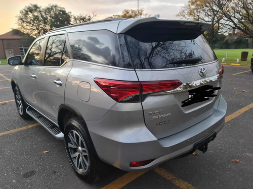 Imagen 4 de 17 de Toyota Sw4 2.8 Srx 177cv 4x4 7as At 2017
