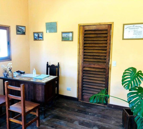 Casa Con Oficina Y Galpon