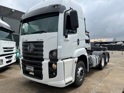 Imagem 2 de 13 de Vw 25390 Constellation 6x2 Teto Alto 2014 Manual