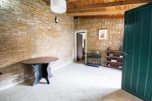 Casa En Venta - 2 Dormitorios 2 Baños - 300mts2 - City Bell