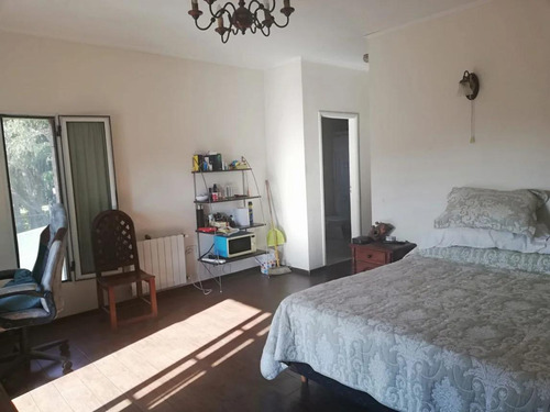 Casa En Venta - 4 Dormitorios 3 Baños - Cochera - 2.200mts2 - Florencio Varela