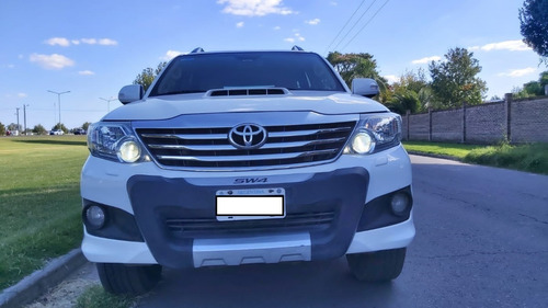 Imagen 14 de 15 de Toyota Sw4 3.0 T Diesel 4x4 At 3 Filas De Asientos Vremy