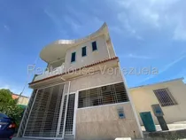 Comprar Jv Casa En Venta Destaca Por Su Gran Potencial Y Versatilidad Ubicada En Una Urb. Cerrada Que Cuenta Con Vigilancia Gran Potencial Urb. Altamira Carretera Guacara San Joaquin 