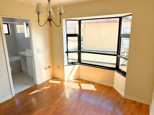 Casa De 5 Dorm, 3 Baños Y 2 Estacionamientos (69938)