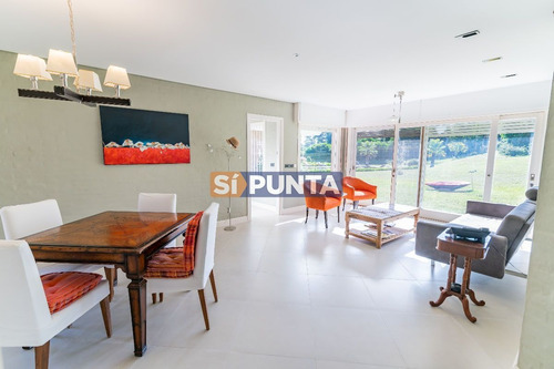 Imagen 29 de 30 de Mansión De Estilo Clásico En Venta En El Corazón De Beverly Hills.