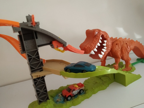 Pista Hotwheels Duelo De Dinosaurios 