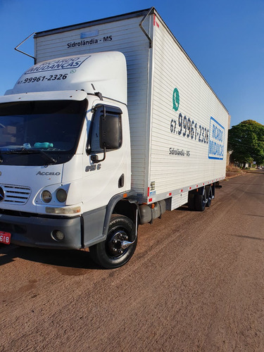 Imagem 2 de 3 de Mercedes Benz Acelo 915
