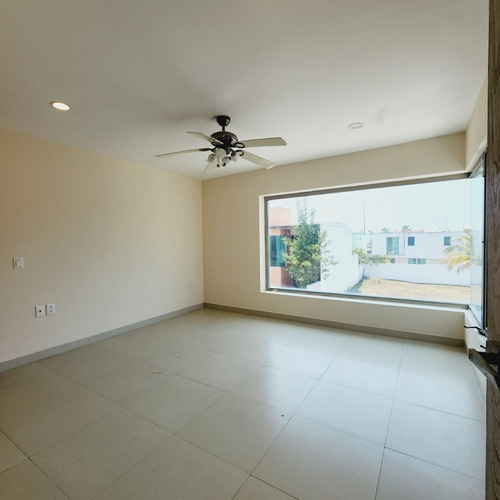 Casa En Venta Con Opcion Recámara Planta Baja, Alberca, Jacuzzi Fracc Las Palmas