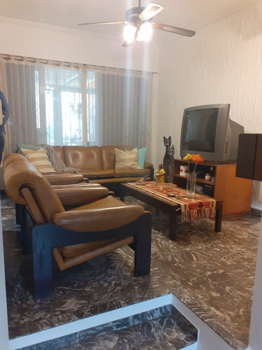 Imagen 7 de 10 de Excelente Casa 4 Ambientes Con Fondo Parquizado Y Quincho