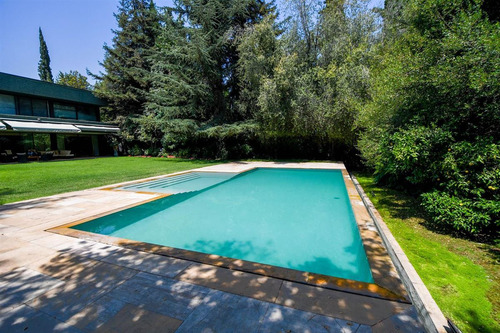 Casa En Venta De 4 Dorm. En Las Condes