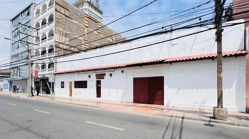 Propiedad Ideal Para Restaurante O Local Comercial.