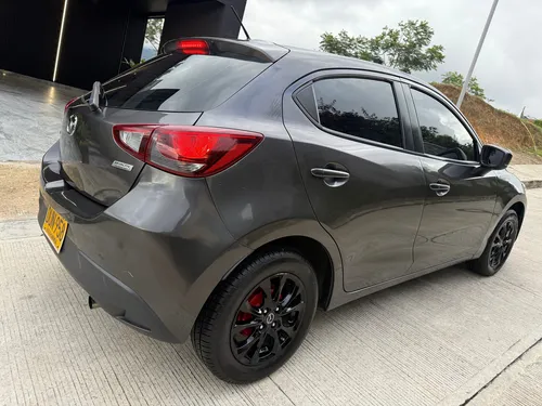 Mazda 2 1.6 touring automatico