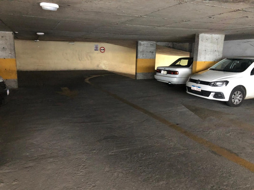 Garage Fijo Mercedes Y Paraguay Opor