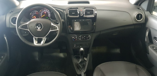 Imagen 9 de 15 de Autos Y Camionetas Renault Sandero Life Toyota Etios Cruze E