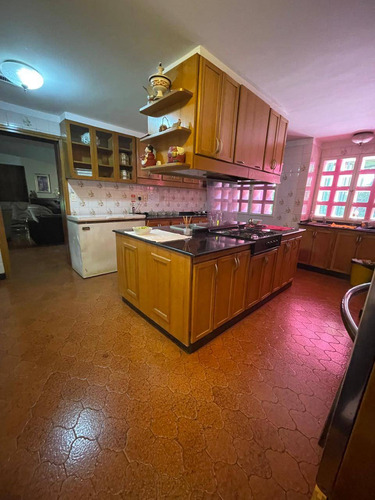 Venta Chalet 4 Dormitorios Castelar Con Cochera