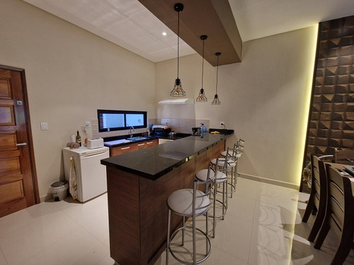 Vendo Casa Amoblada En El Barrio Mbo´i Ka´e De Encarnación: 2 Habitaciones Y 1 Baño