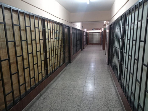 Imagen 4 de 6 de Oficina Céntrica Sobre Calle Lima Y Rivadavia, Primer Piso
