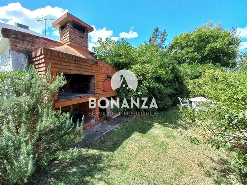 Piriápolis Punta Fría Casa En Venta 350 Mts De La Playa San Francisco. 589 Mts De Terreno Esquina. Salida A Dos Calles.