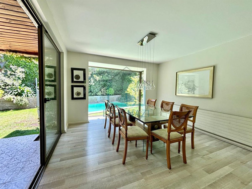 Remodelada!! Impecable Casa En Venta De 5 Dorm. La Dehesa.