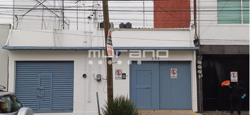 Casa Con Uso De Suelo En Venta En Hacienda De Echegaray. 