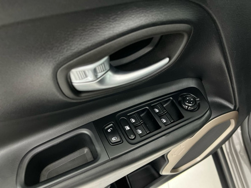 Jeep Renegade 1.8 16V FLEX LONGITUDE 4P AUTOMÁTICO