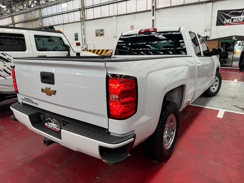 Chevrolet Silverado 5.4 1500 DOBLE CABINA AUT 4x2