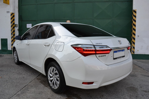 Toyota Corolla Xli 2017 ( Linea Nueva) Color Blanco Perlado