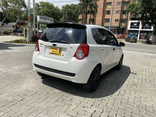 Chevrolet Aveo 1.6 Emotion Mt 4x2 2012