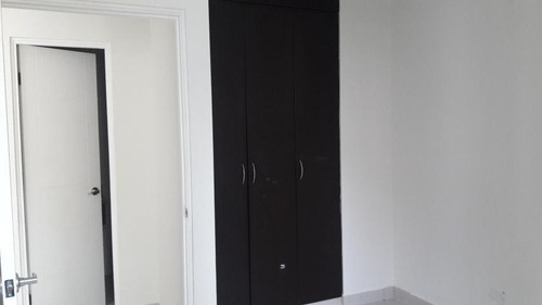 Imagen 8 de 12 de Venta De Apartamento En Green Park, Condado Del Rey 17-6800