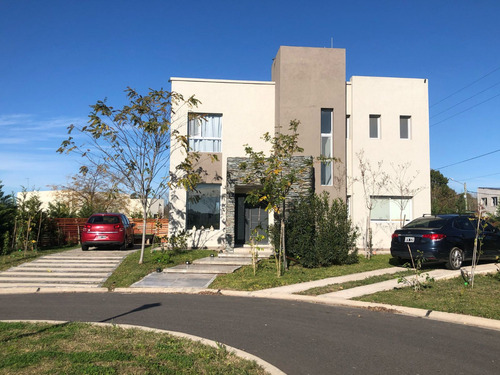 Casa Pilar Del Este Barrio San Ramon Barrio Privado