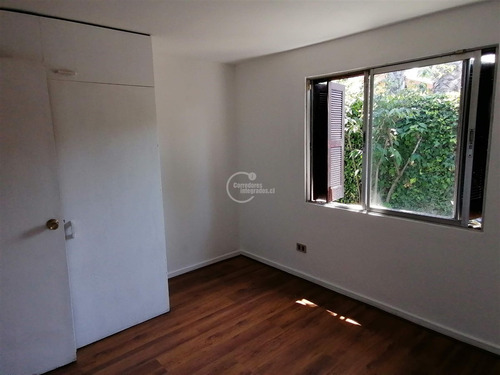 Casa En Arriendo De 3 Dorm. Mas Servicios En Las Condes