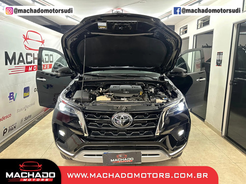 Toyota Hilux SW4 2.8 D-4D TURBO DIESEL SRX 7L 4X4 AUTOMÁTICO