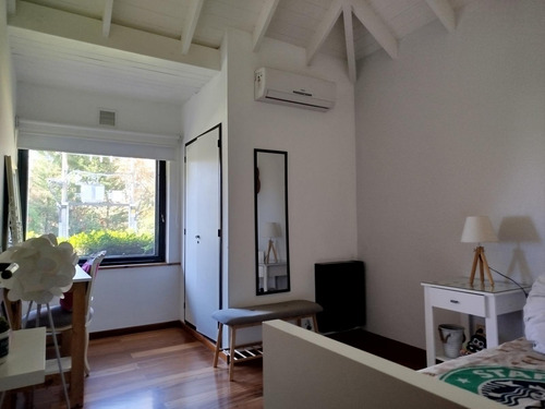 Casa En Alquiler De 3 Dormitorios En Impecable Estado Amoblada Y Equipada
