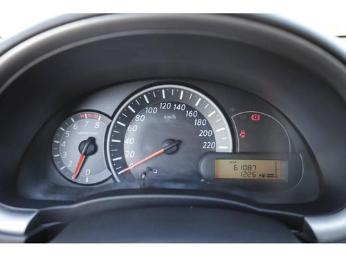 Imagem 11 de 13 de Nissan March Sv 1.6 Flex