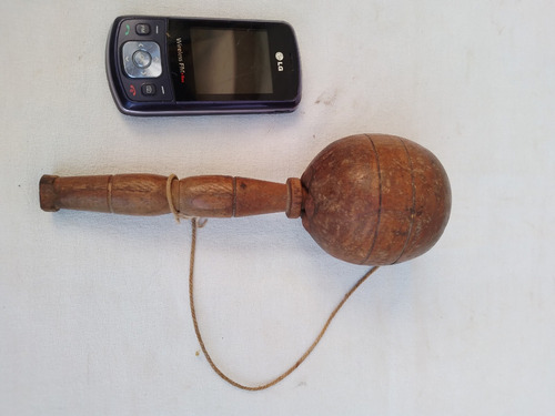 Lindo Antiguo Balero De Madera De Cedro Con Tachas