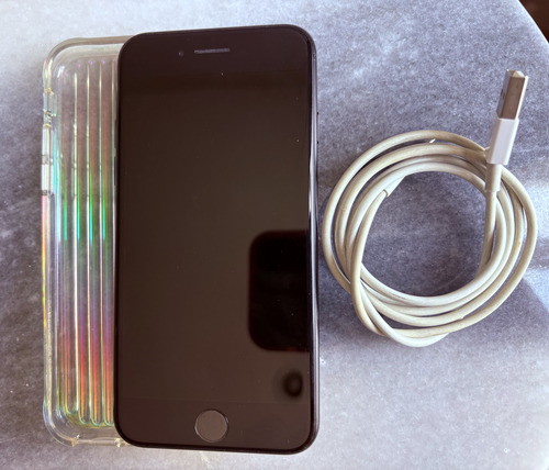Apple iPhone SE (2da Generación) 64 Gb - Negro (Usado)